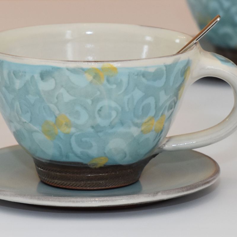 Keramiktassen & Becher - Handgetöpferte bauchige Keramiktasse in blau mit Untertasse