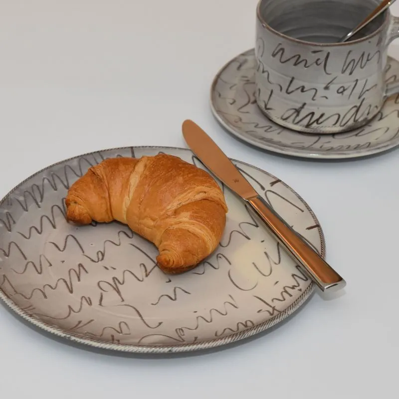 Keramikteller - Handgefertigter Keramikteller für Frühstück und Dessert mit handgetöpferter Keramiktasse.