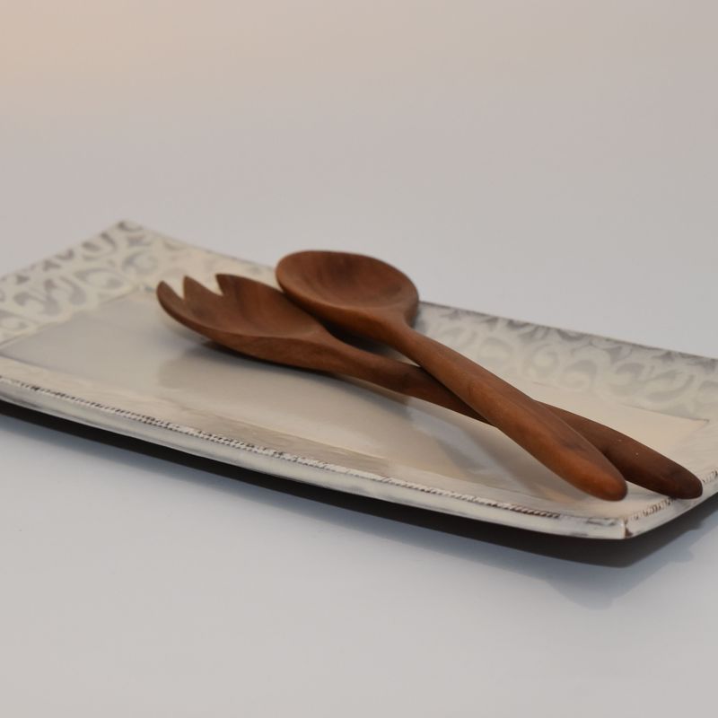 Handgetöpferte Keramik - Handgemachte Servierplatte aus Keramik – spülmaschinenfest und robust.